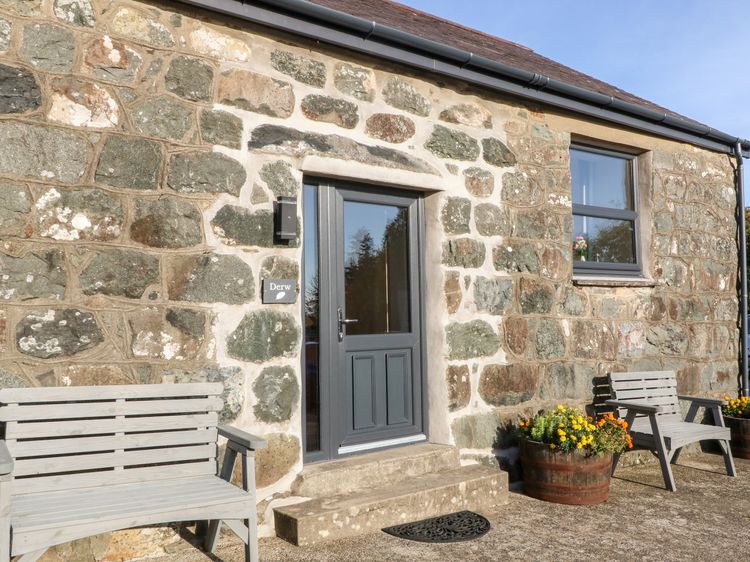 Tyddyn Sianel - Derw, listing photograph 2