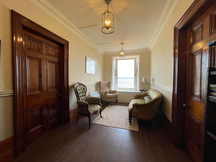 Victoria Mount, listing photograph 12