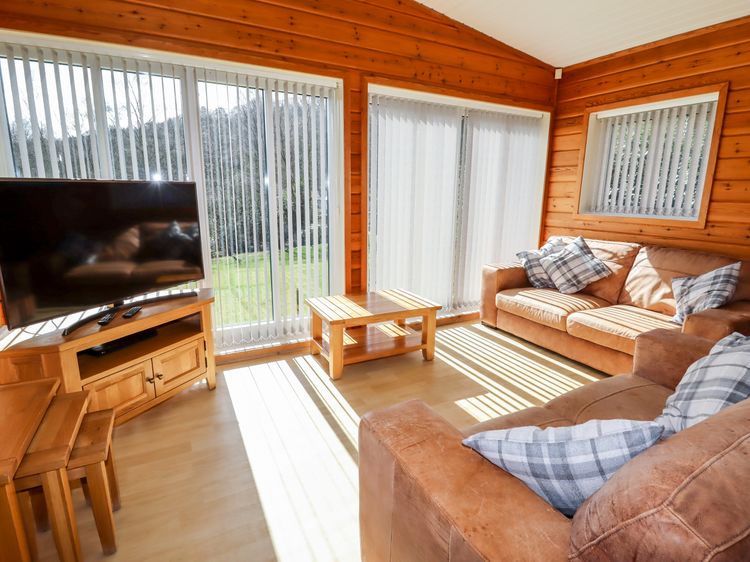 Watersview Lodge, listing photograph 2