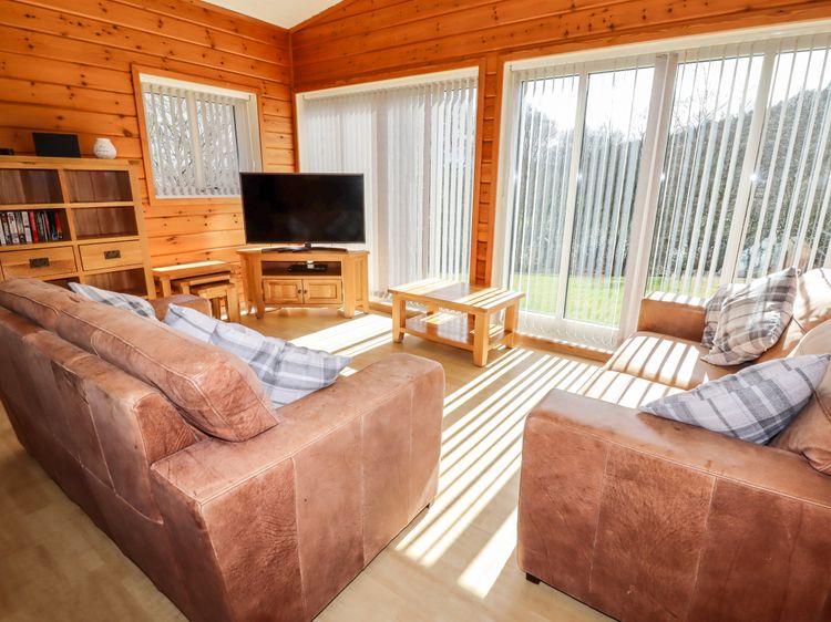 Watersview Lodge, listing photograph 3