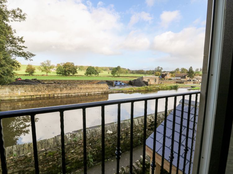 Lock View - Nordic Spa, listing photograph 4