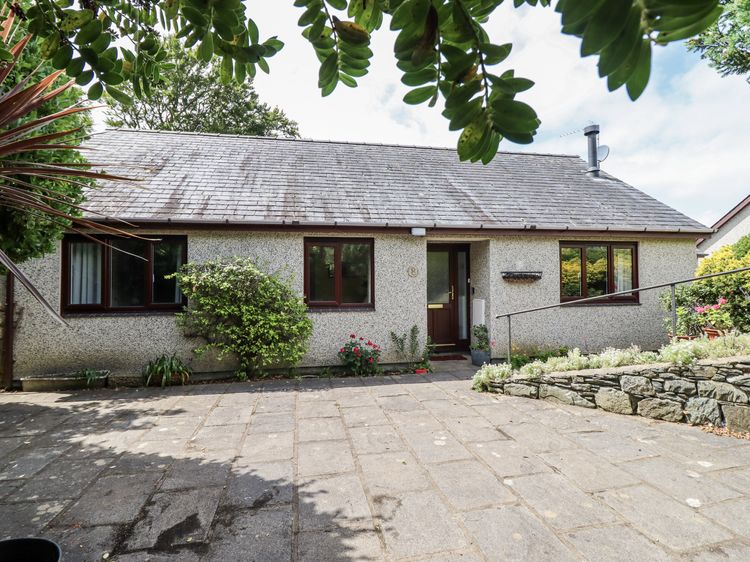 8 Glan Ysgethin, listing photograph 2