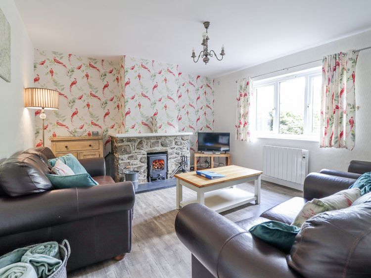 8 Glan Ysgethin, listing photograph 4