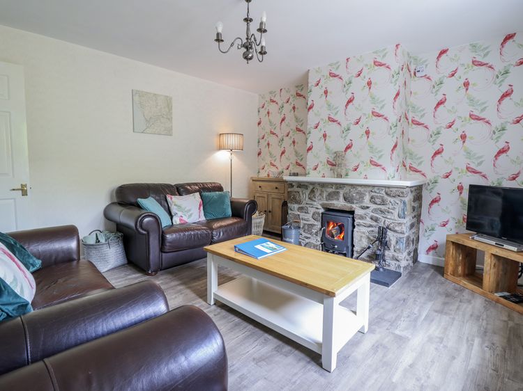 8 Glan Ysgethin, listing photograph 5