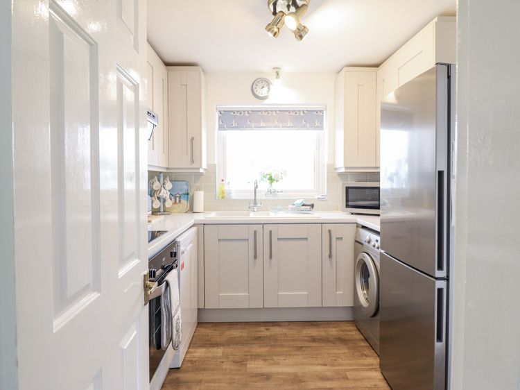 8 Glan Ysgethin, listing photograph 7