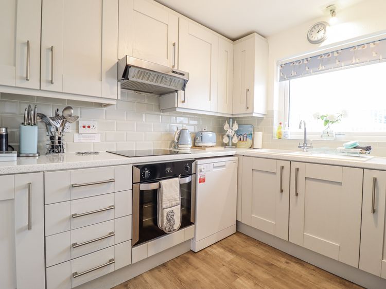 8 Glan Ysgethin, listing photograph 8
