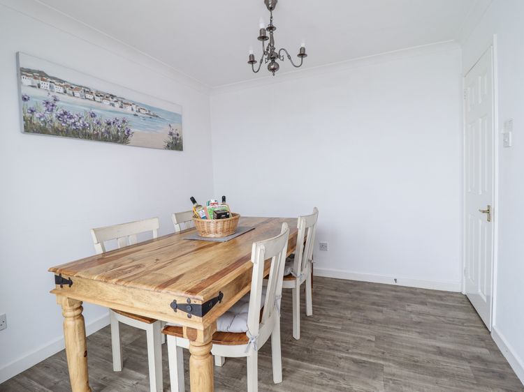 8 Glan Ysgethin, listing photograph 10