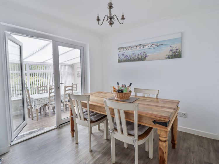 8 Glan Ysgethin, listing photograph 11
