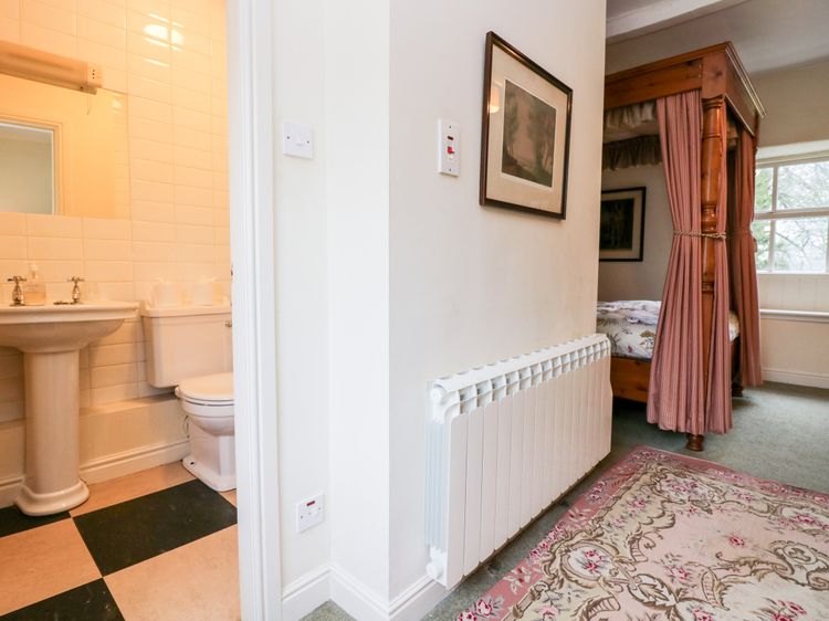 Longlands The Coach House, listing photograph 11