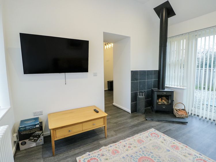 2 Mountain View, listing photograph 3