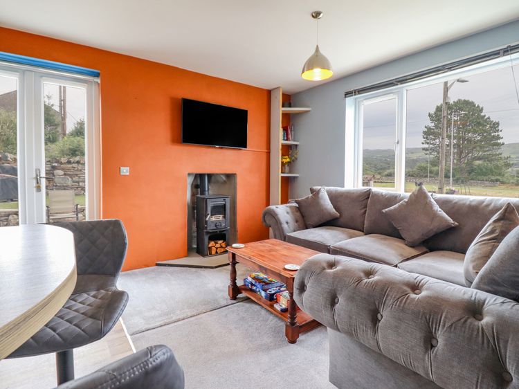 Bryn Hyfryd, listing photograph 3