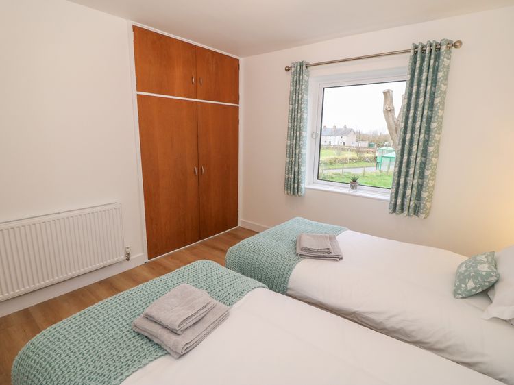 Berth, listing photograph 12