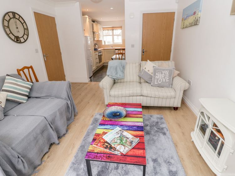 10 The Orchard, listing photograph 4