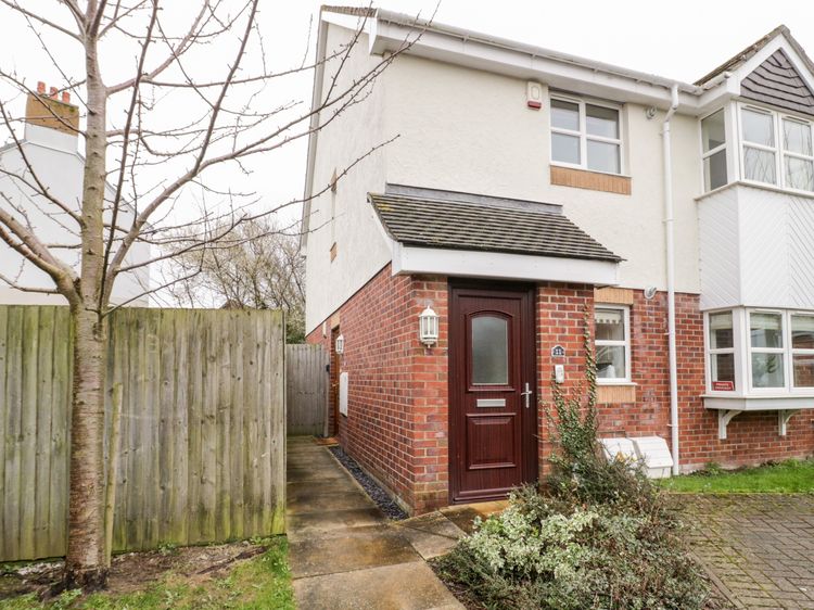 10 The Orchard, listing photograph 2