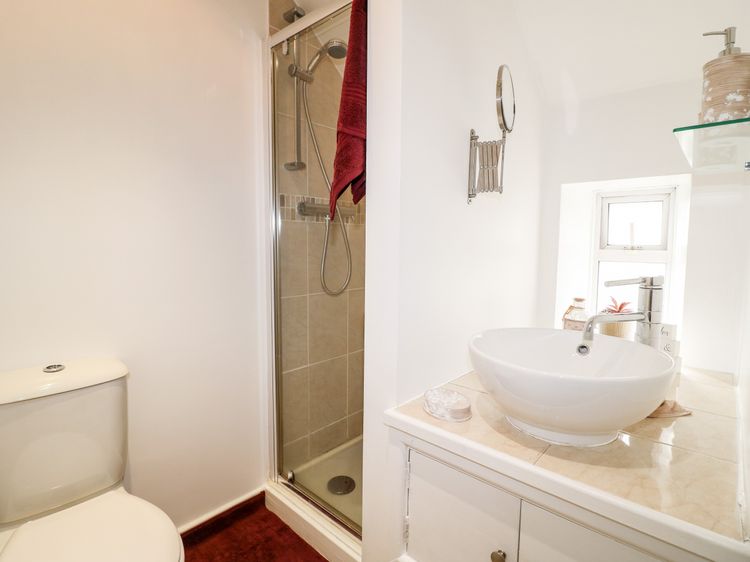 Robin's Nook, listing photograph 10