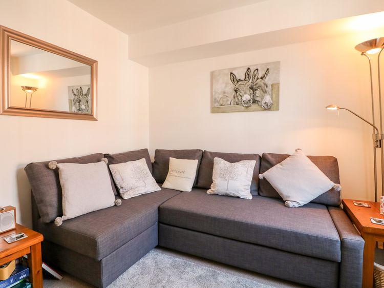 Robin's Nook, listing photograph 3