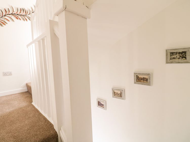 Robin's Nook, listing photograph 11