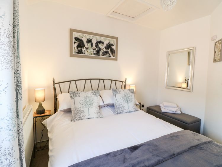 Robin's Nook, listing photograph 7