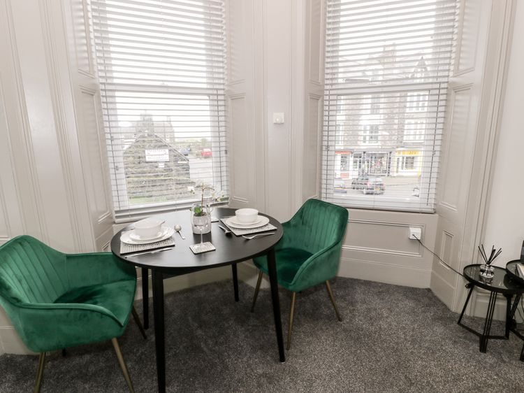 Emerald Suite, listing photograph 7