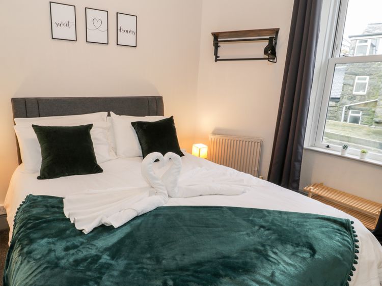 Emerald Suite, listing photograph 12