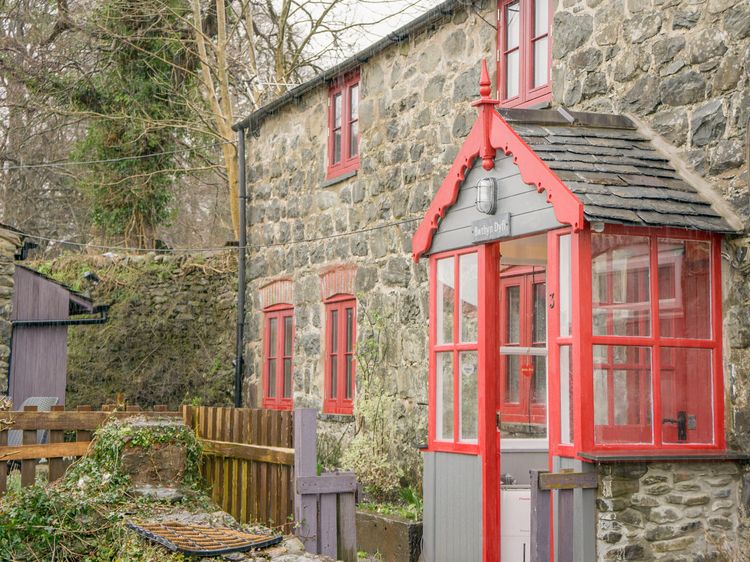 Bwthyn Dyfi, listing photograph 3