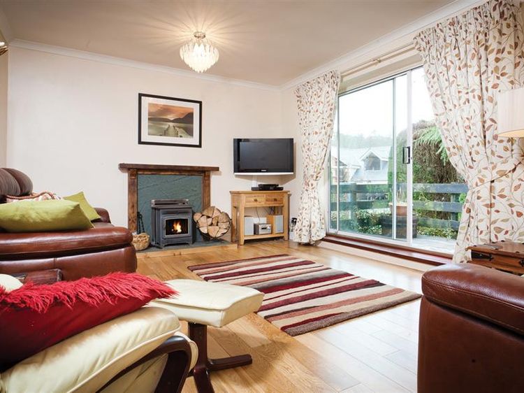 Nutwood, listing photograph 3
