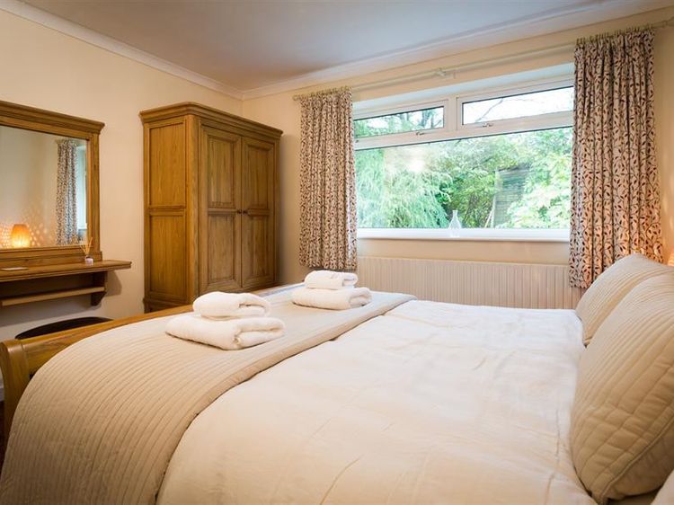 Nutwood, listing photograph 6