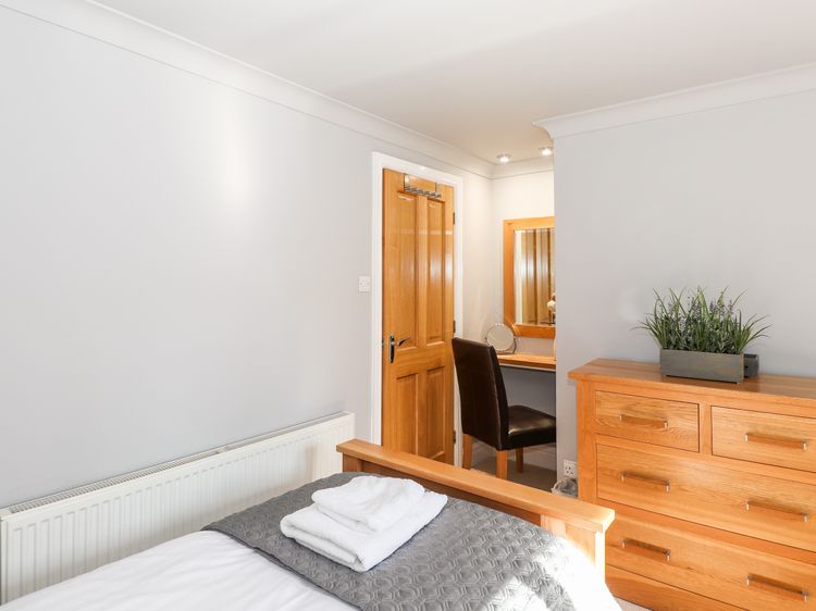 Spring Cottage, listing photograph 12