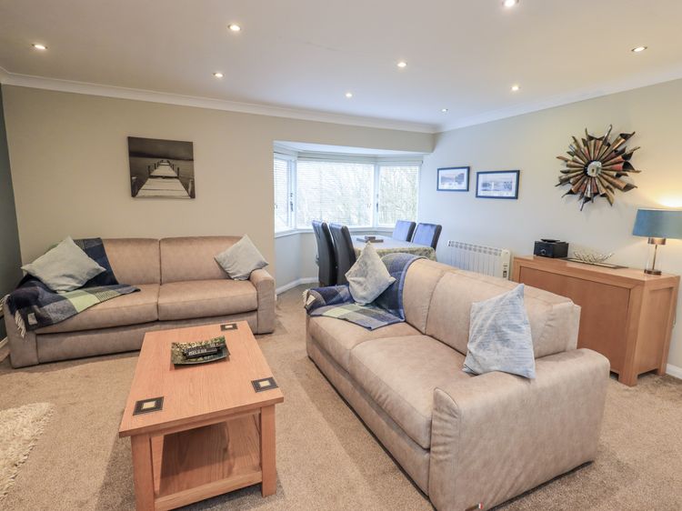 Lakeland Loft, listing photograph 2