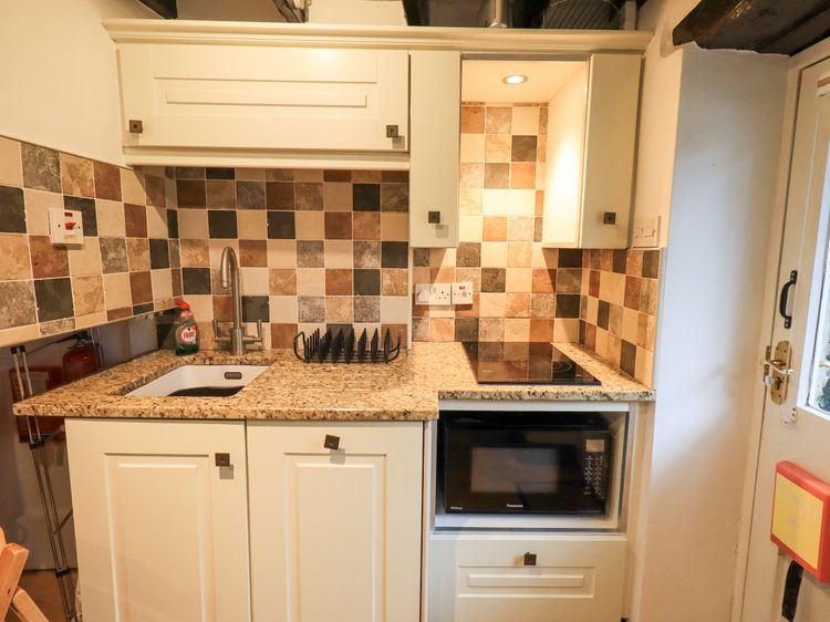 Cobblestone Cottage, listing photograph 7