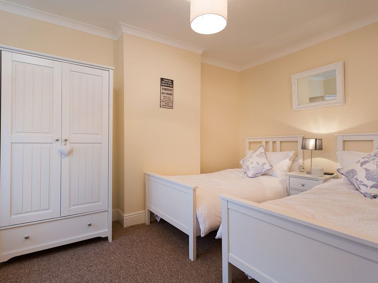 Noble Cottage, listing photograph 10