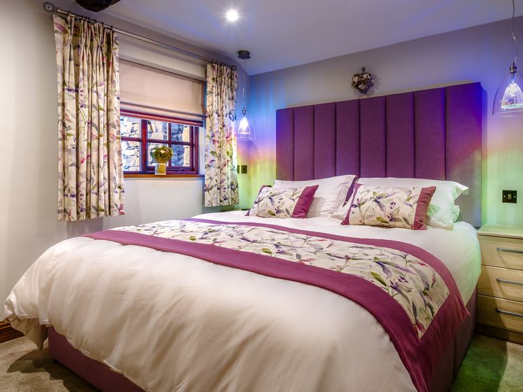 Tipsy Gin Cottage, listing photograph 2