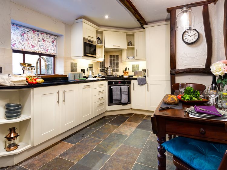 Tipsy Gin Cottage, listing photograph 3