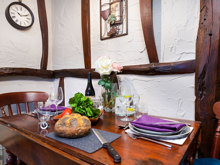 Tipsy Gin Cottage, listing photograph 7
