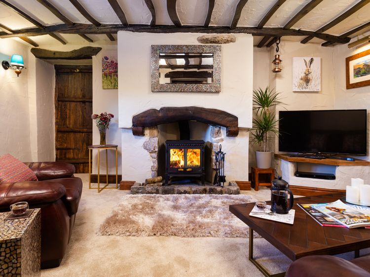 Tipsy Gin Cottage, listing photograph 8