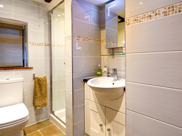 Tipsy Gin Cottage, listing photograph 10