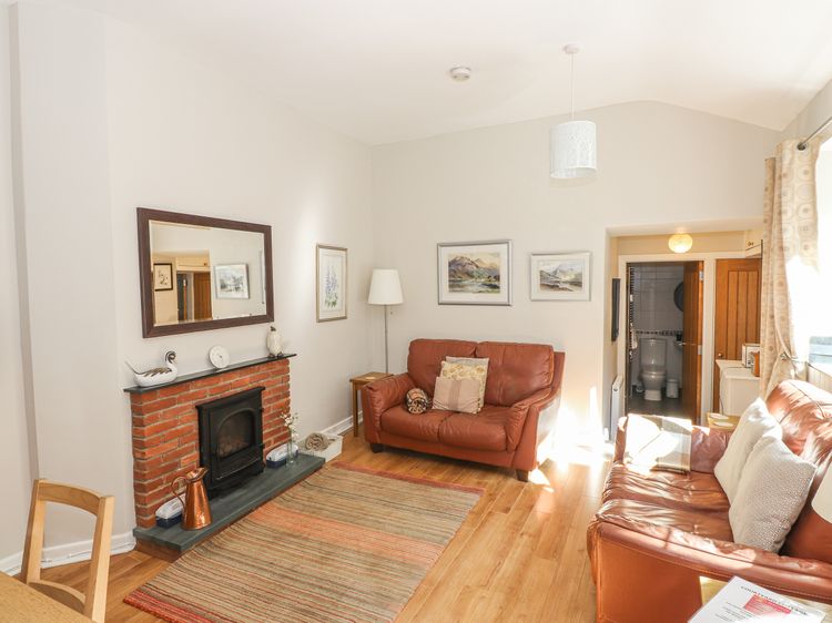 Courtyard Cottage, listing photograph 3