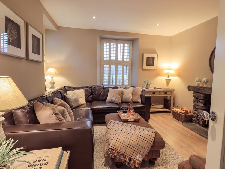 Honeywood House, listing photograph 2