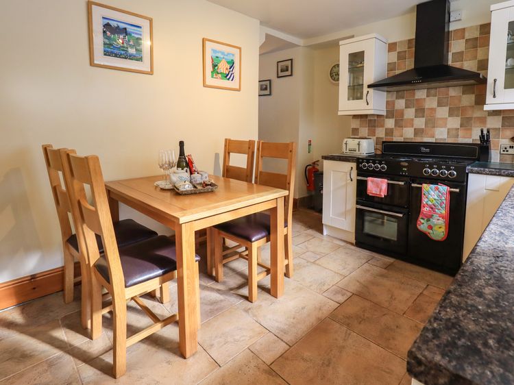 Tizzie Whizie Cottage, listing photograph 8