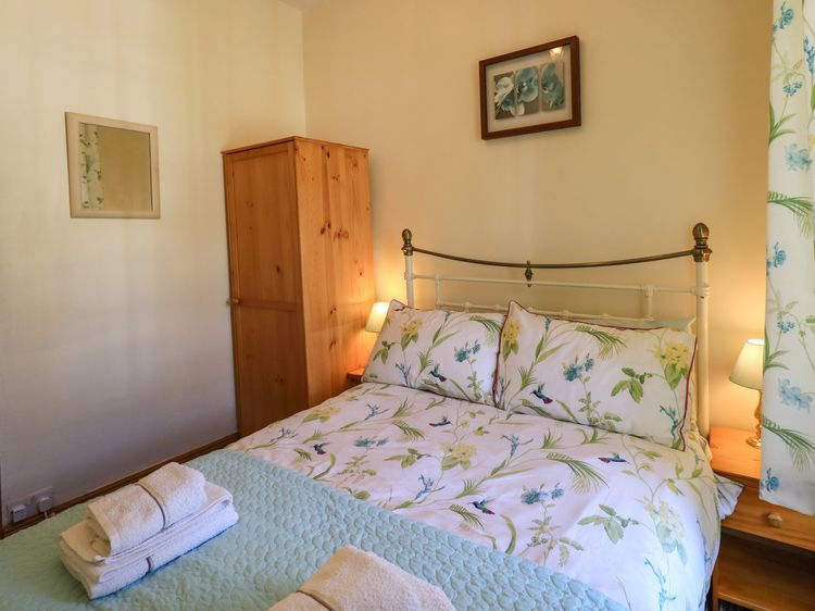 Tizzie Whizie Cottage, listing photograph 12
