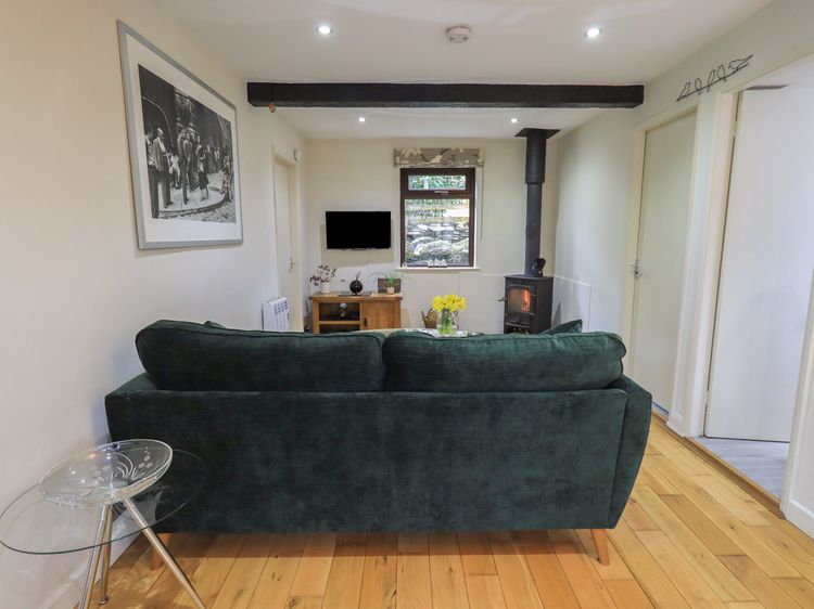 Corner Cottage, listing photograph 2