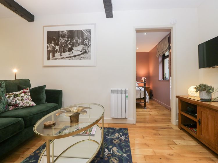 Corner Cottage, listing photograph 4