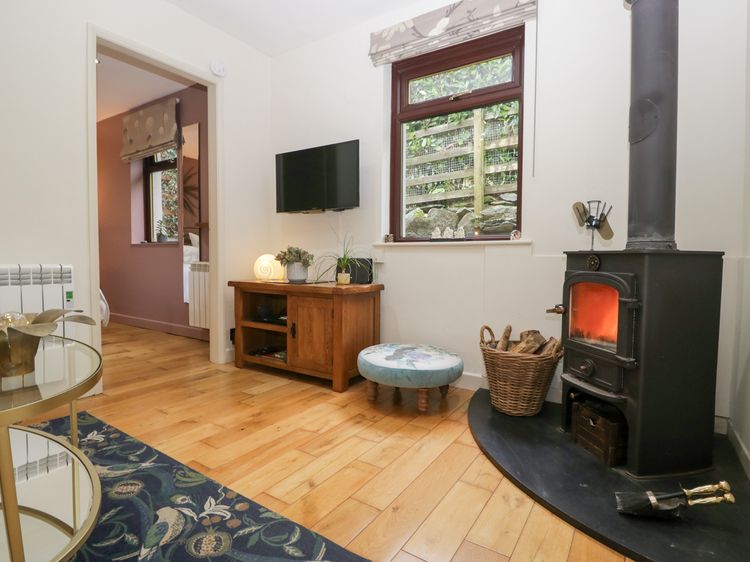 Corner Cottage, listing photograph 6