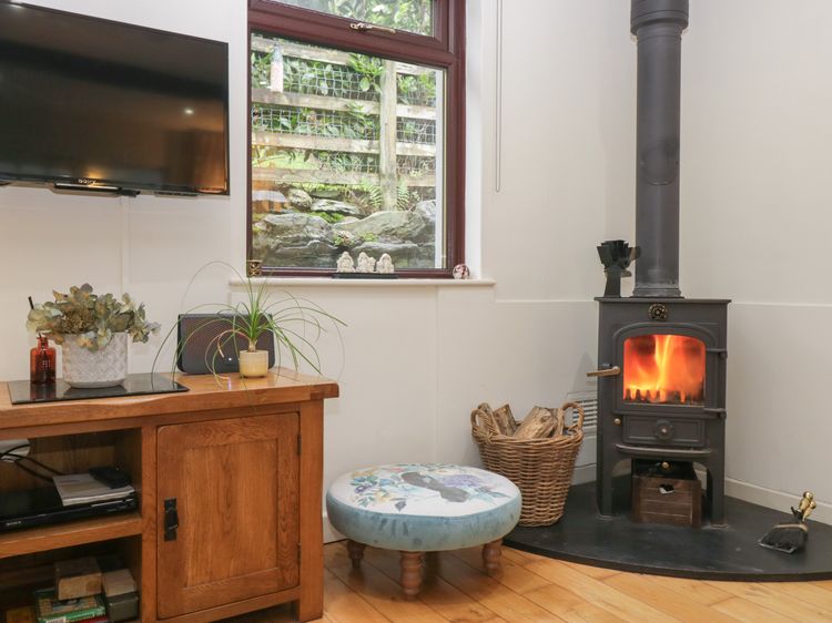 Corner Cottage, listing photograph 9