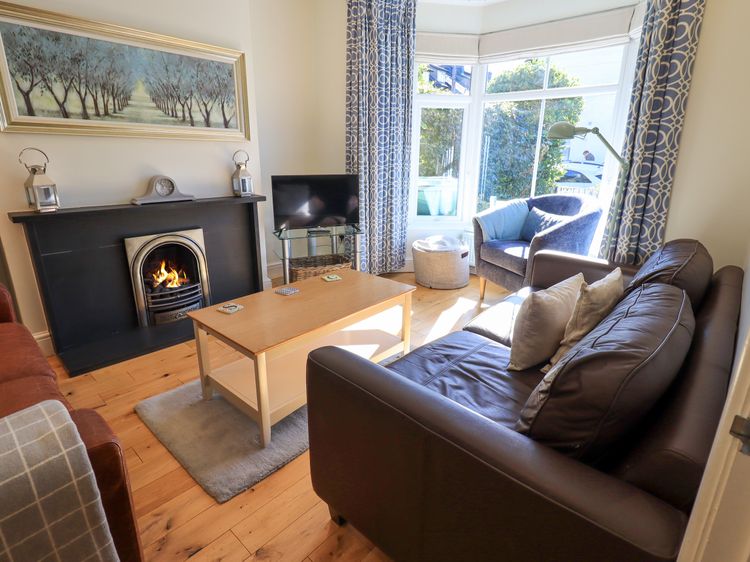 Stones Throw Cottage, listing photograph 2