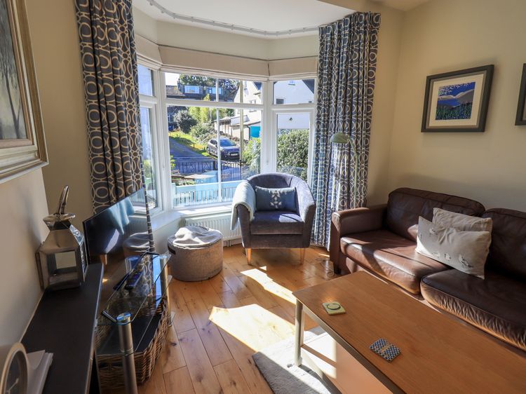 Stones Throw Cottage, listing photograph 3