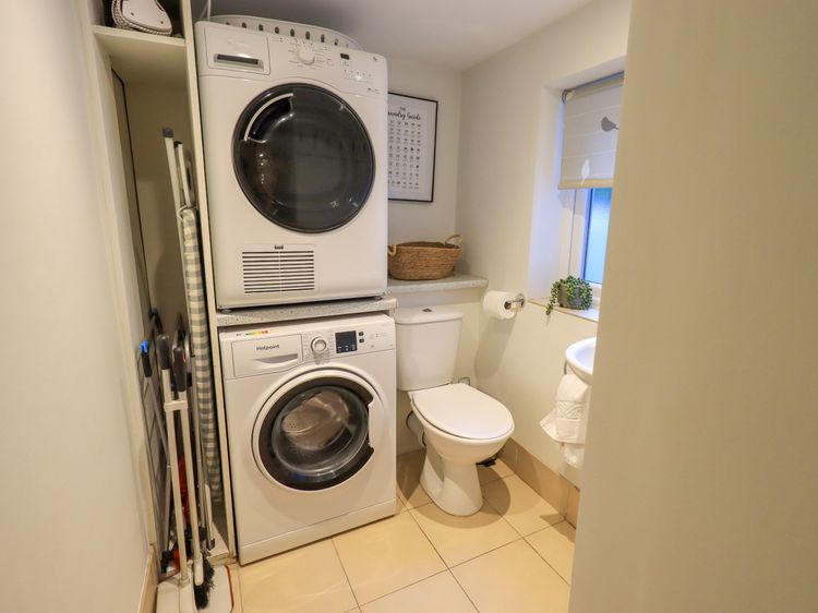 Stones Throw Cottage, listing photograph 12