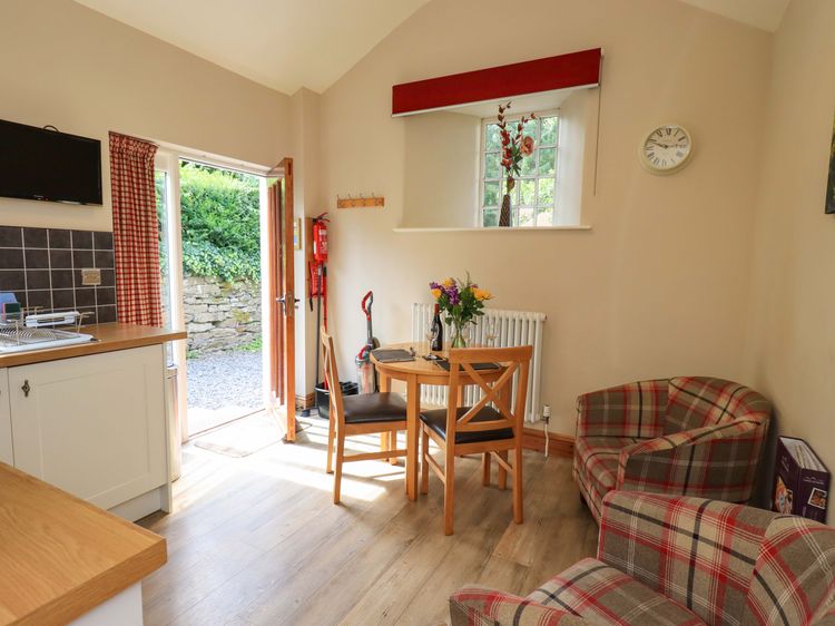 Abbots Reading Suite, listing photograph 4