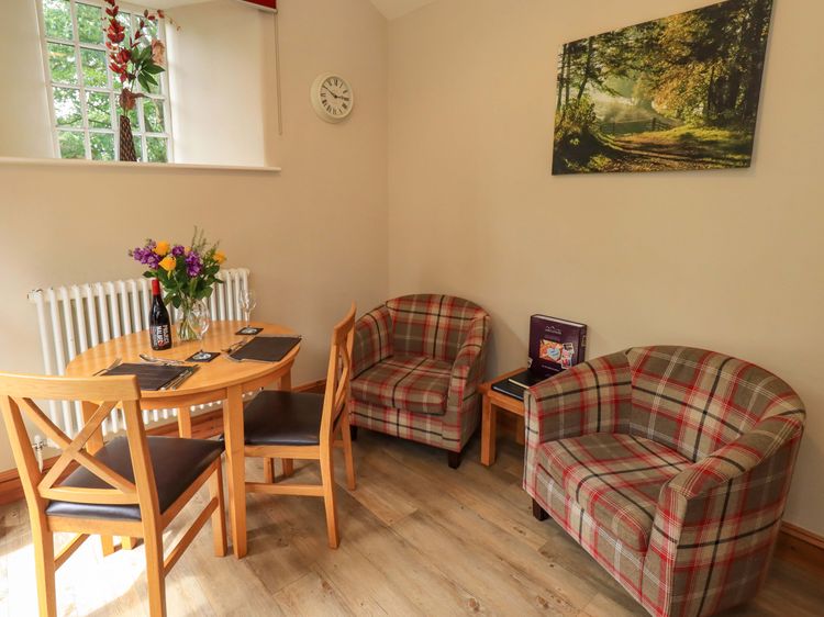 Abbots Reading Suite, listing photograph 6