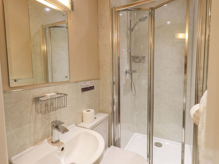 Abbots Reading Suite, listing photograph 12